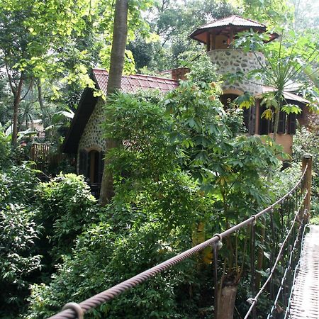 Little Eden Guesthouse Pang Mapha Dış mekan fotoğraf