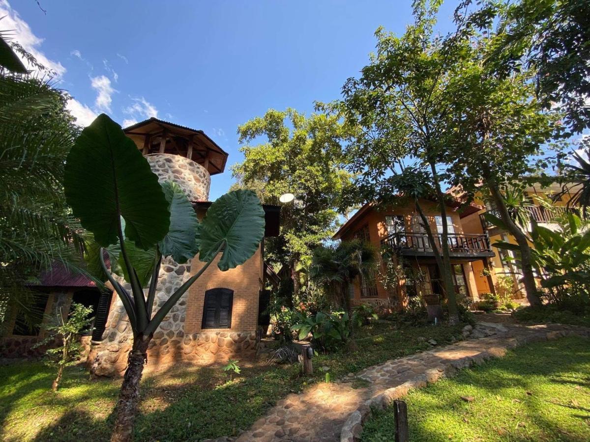 Little Eden Guesthouse Pang Mapha Dış mekan fotoğraf