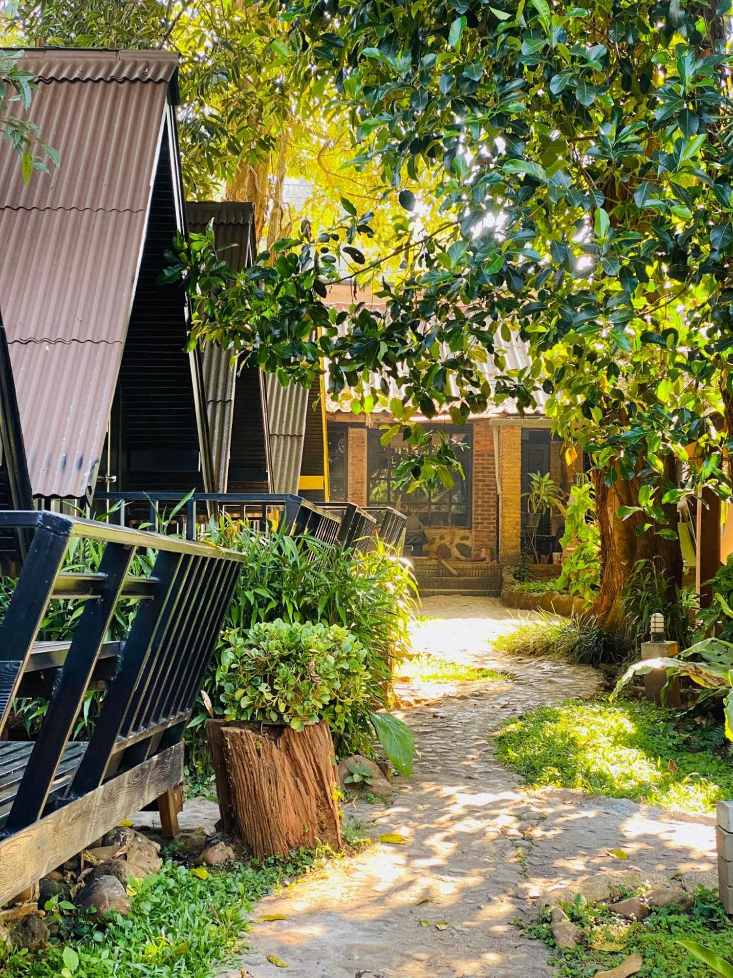 Little Eden Guesthouse Pang Mapha Dış mekan fotoğraf