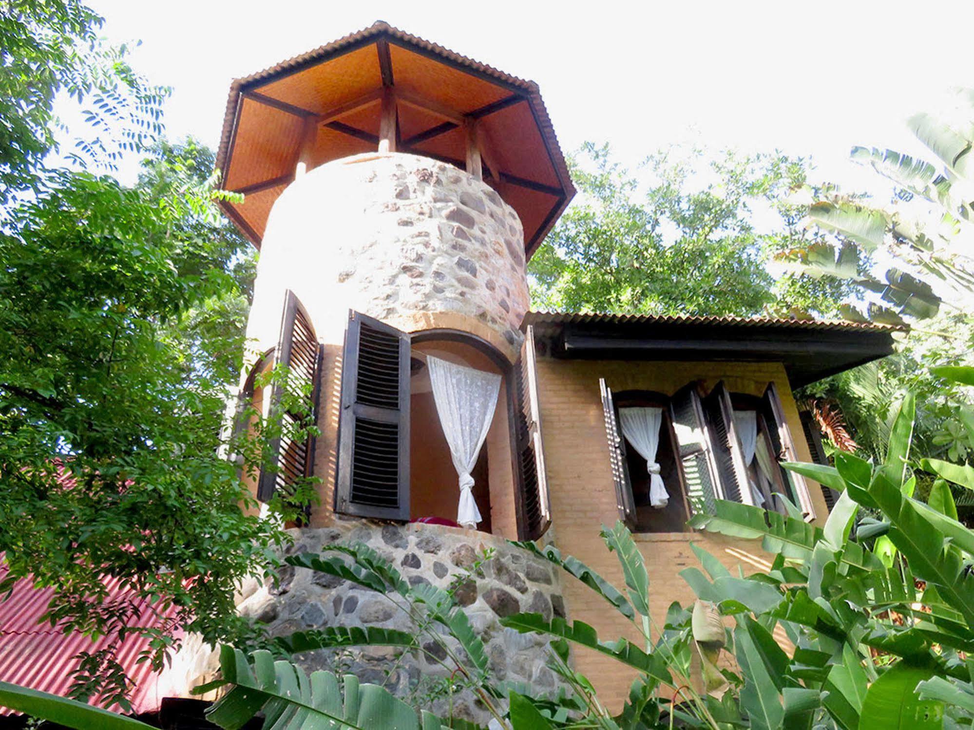Little Eden Guesthouse Pang Mapha Dış mekan fotoğraf